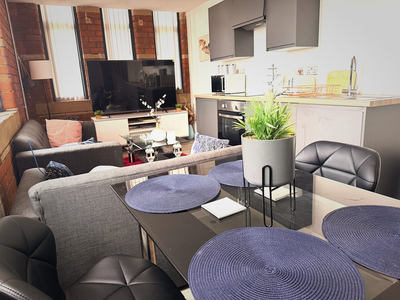 Boutique lounge apartment — bright open dining room and modern kitchen